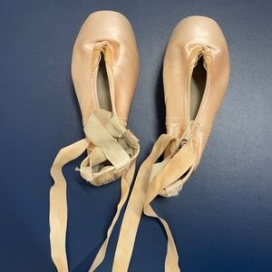 Pointe shoes for crafting